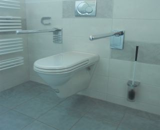 Ausstellung Reisinger Fohnsdorf – WC mit Haltegriffen